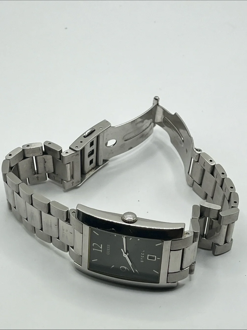 GUESS Men G85401G Fashion Sunburst Silver Tone Quartz Analog 28mm new battery